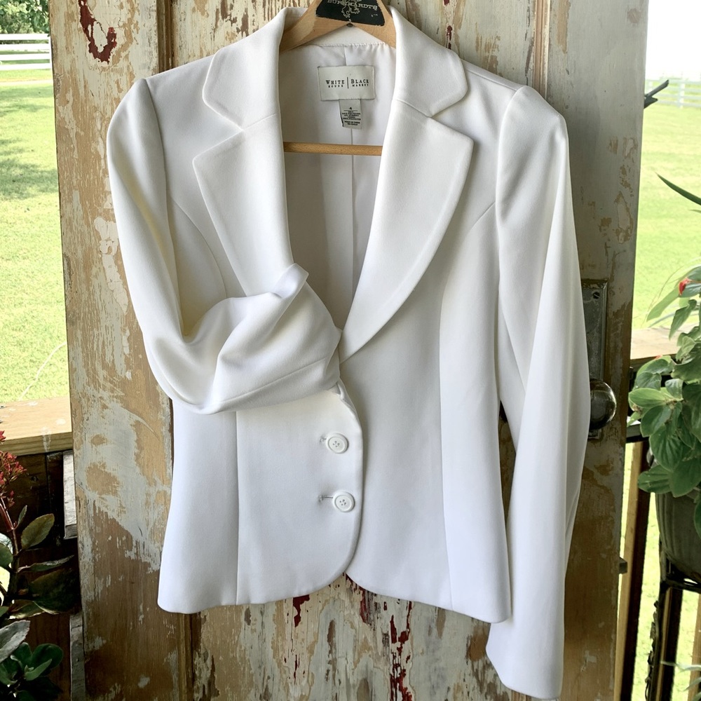 White House Black Market Business Casual blazer in white/ecru , size 4